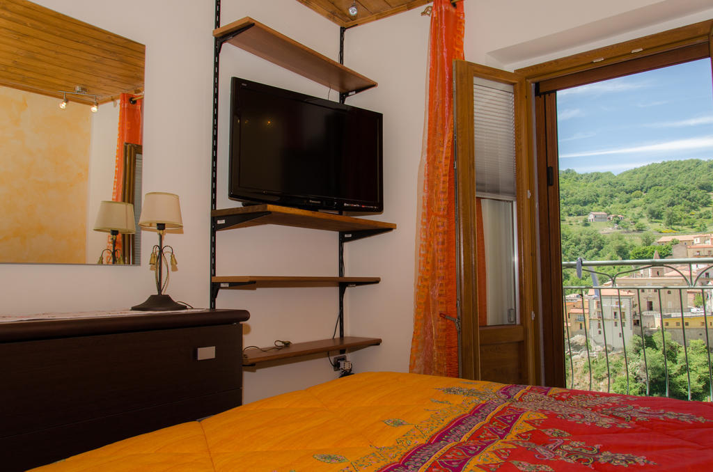 B&B La Perla Nelle Dolomiti คาสเตลเมซซาโน ห้อง รูปภาพ