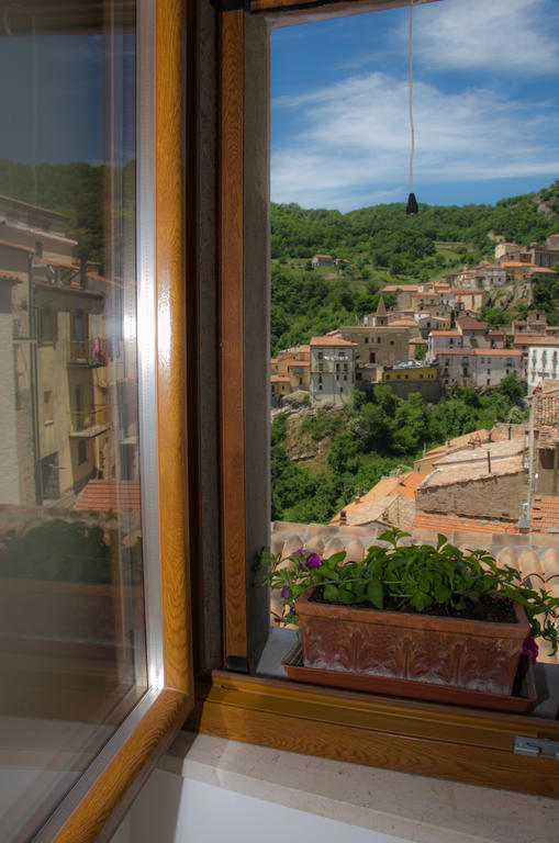 B&B La Perla Nelle Dolomiti คาสเตลเมซซาโน ภายนอก รูปภาพ